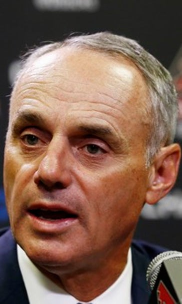 Manfred stands firmly with D-backs in stadium dispute